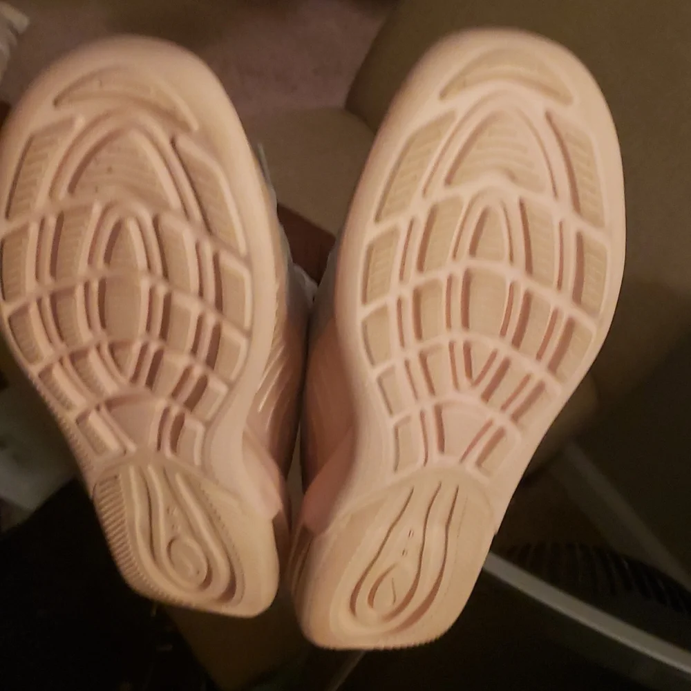 Shoes - Picture 9 of 9
